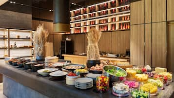 Petit déjeuner buffet (3630 JPY par personne)