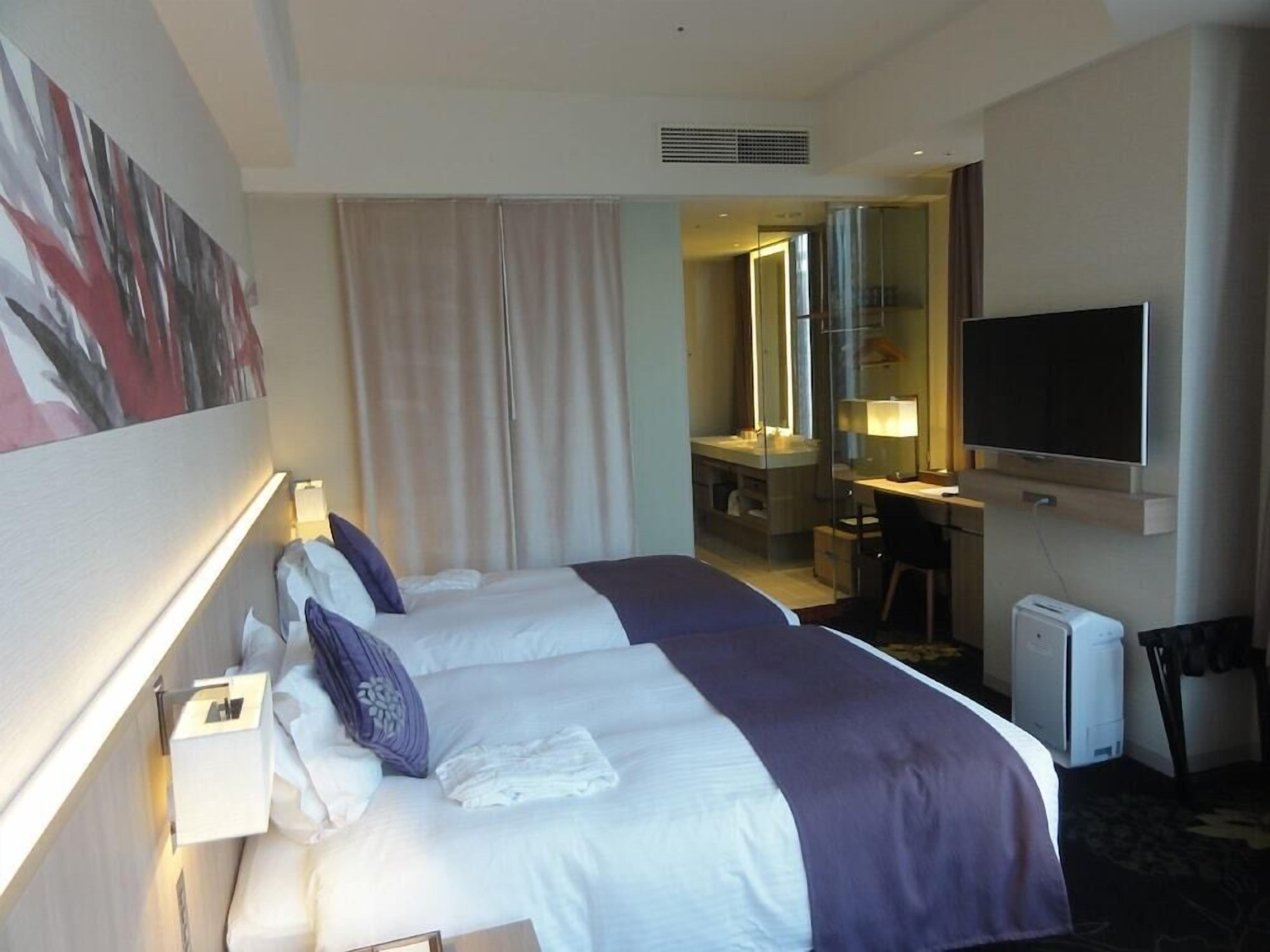 Premium bedding, desk, free WiFi, bed sheets
