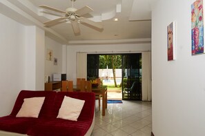 อพาร์ทเมนท์ | ห้องนั่งเล่น | ทีวีจอแอลอีดี 42 นิ้ว พร้อมช่องเคเบิล, ทีวี