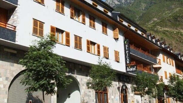 Front of property - Hotel El Pilar (Benasque)