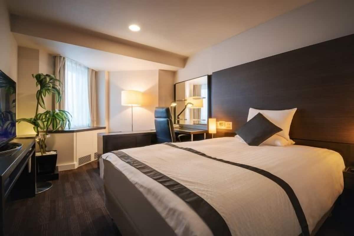 Escritorio, cortinas blackout y insonorización