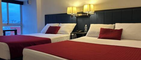 Coffres-forts dans les chambres, bureau, fer et planche à repasser