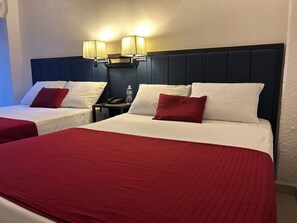 基本四人房 | 客房內保險箱、書桌、熨斗/熨衣板、免費無線上網