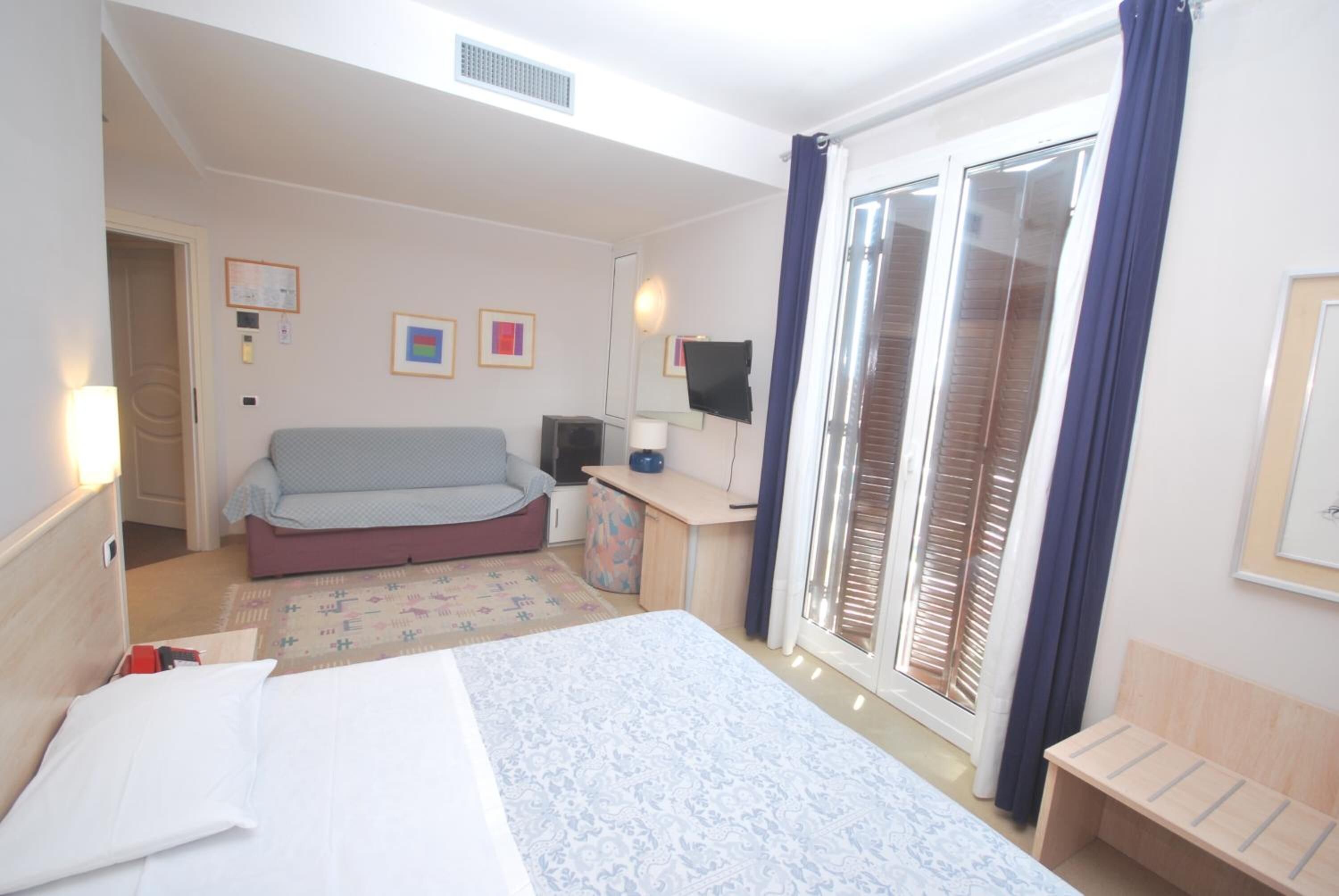 In-room safe, free WiFi, bed sheets