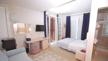 In-room safe, free WiFi, bed sheets