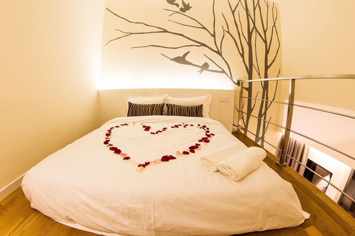 Skrivbord, gratis wi-fi och sÀngklÀder