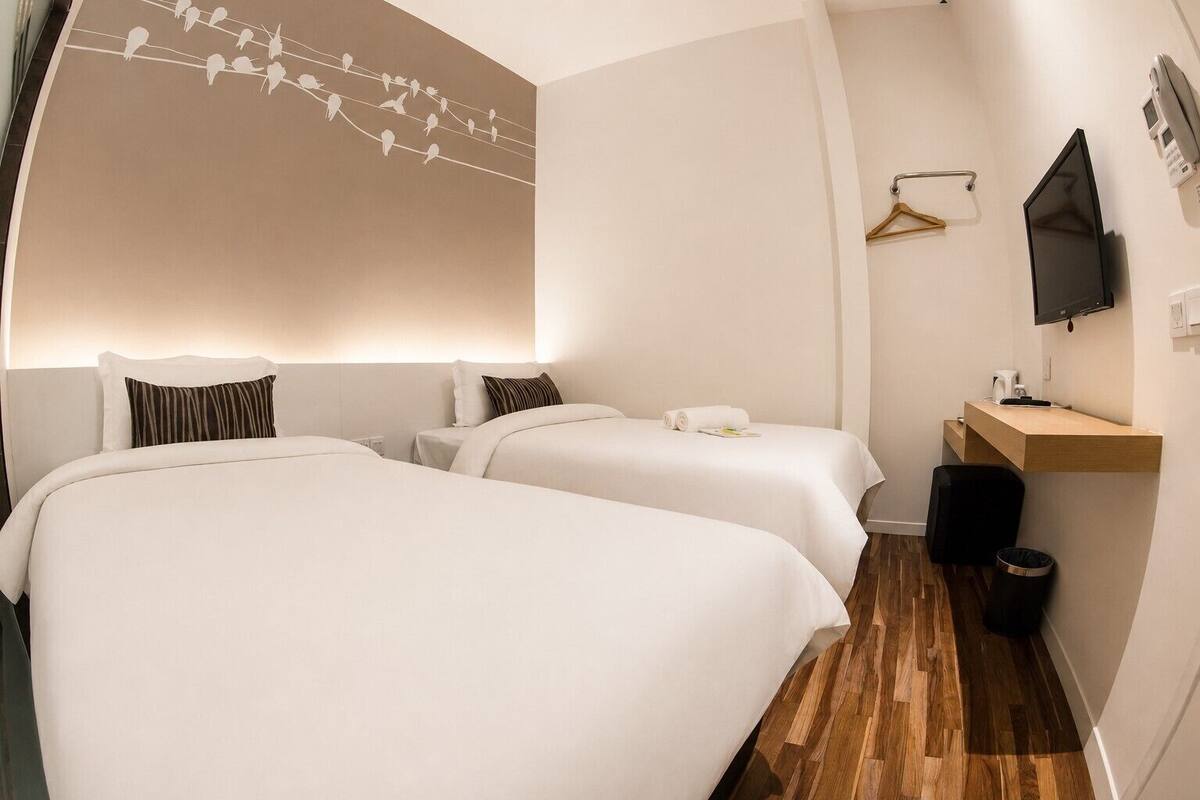 Superior Twin | Desk, free WiFi, bed sheets