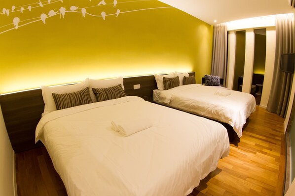 Family Suite | Desk, free WiFi, bed sheets