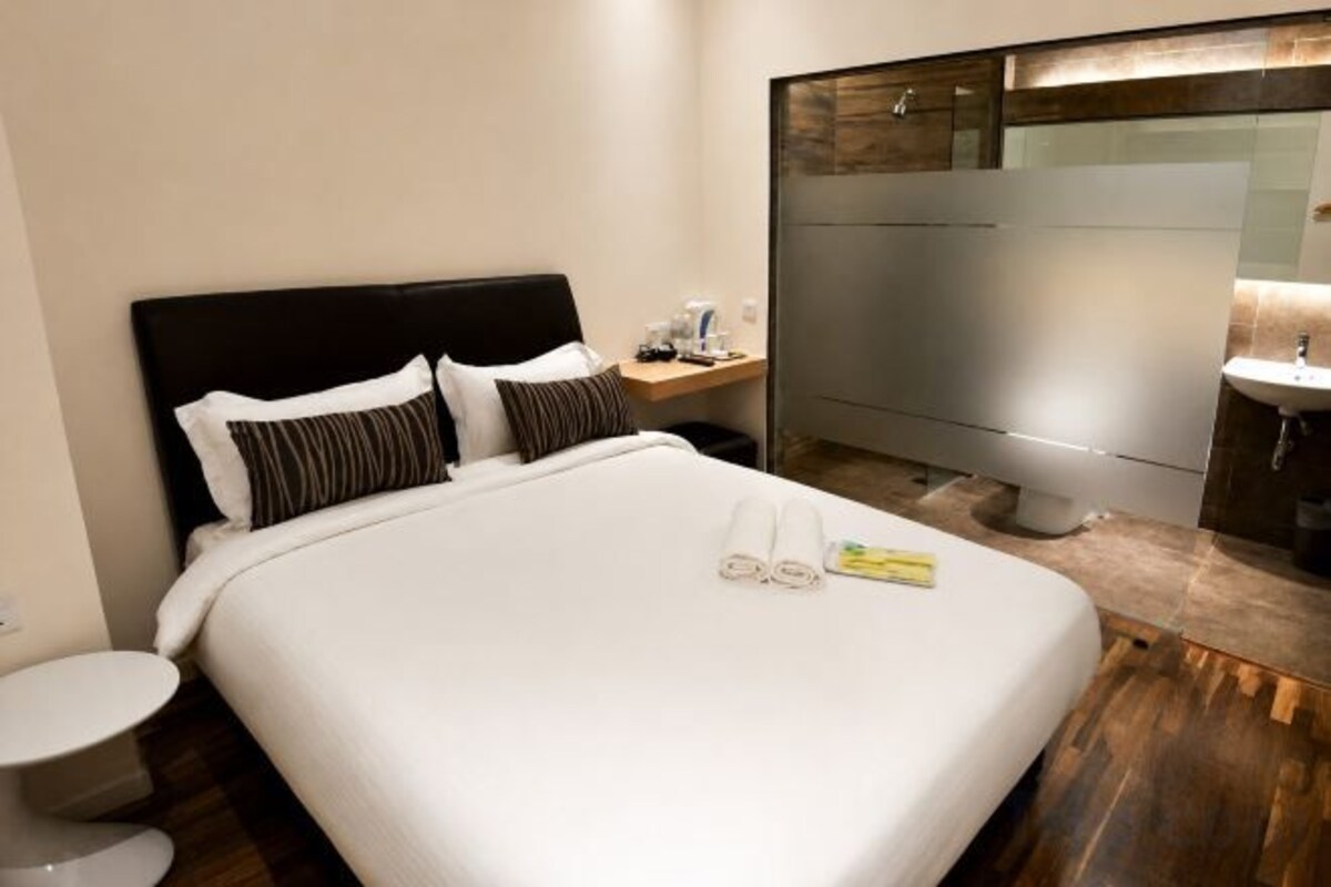 Standard Queen Room (No Window)