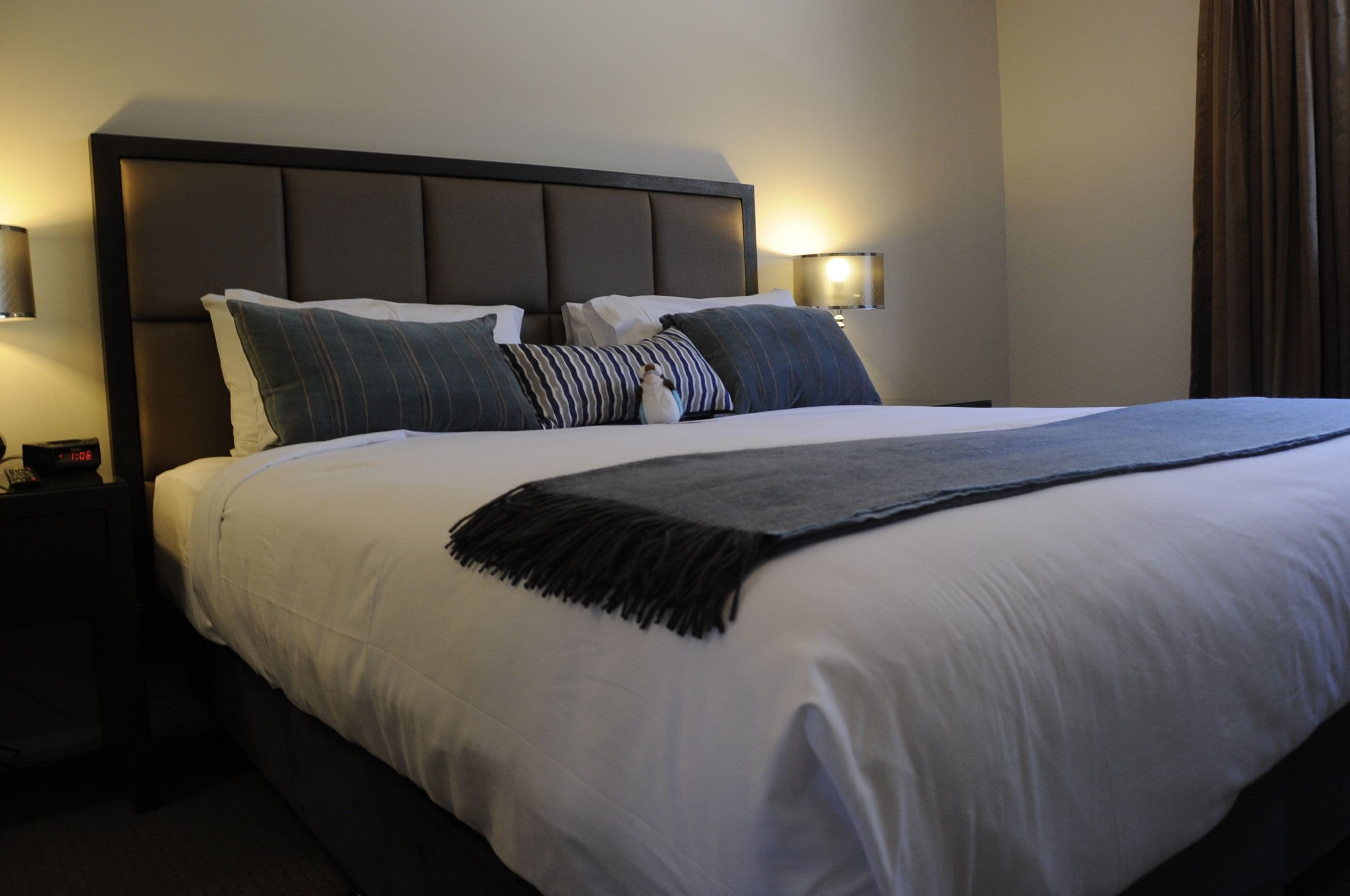 Caja de seguridad en la habitación y escritorio 