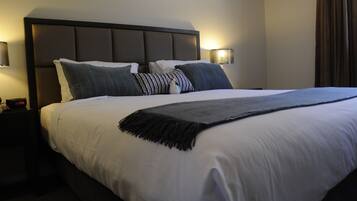 Caja de seguridad en la habitación y escritorio