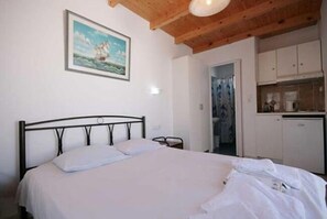 Free WiFi, bed sheets - Studios Simos (Naxos)