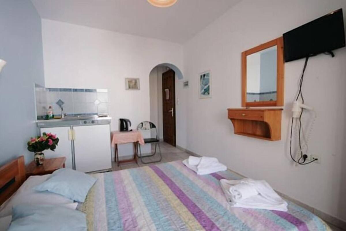 Apartment (Semi Basement) | WiFi (free), bed sheets