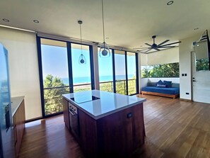 Leilighet – panorama, 2 soverom, havutsikt, 1. etasje | Oppholdsområde