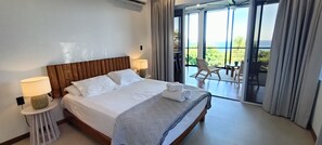 Departamento panorámico, vista al océano | Ropa de cama de alta calidad y camas con pillow-top 