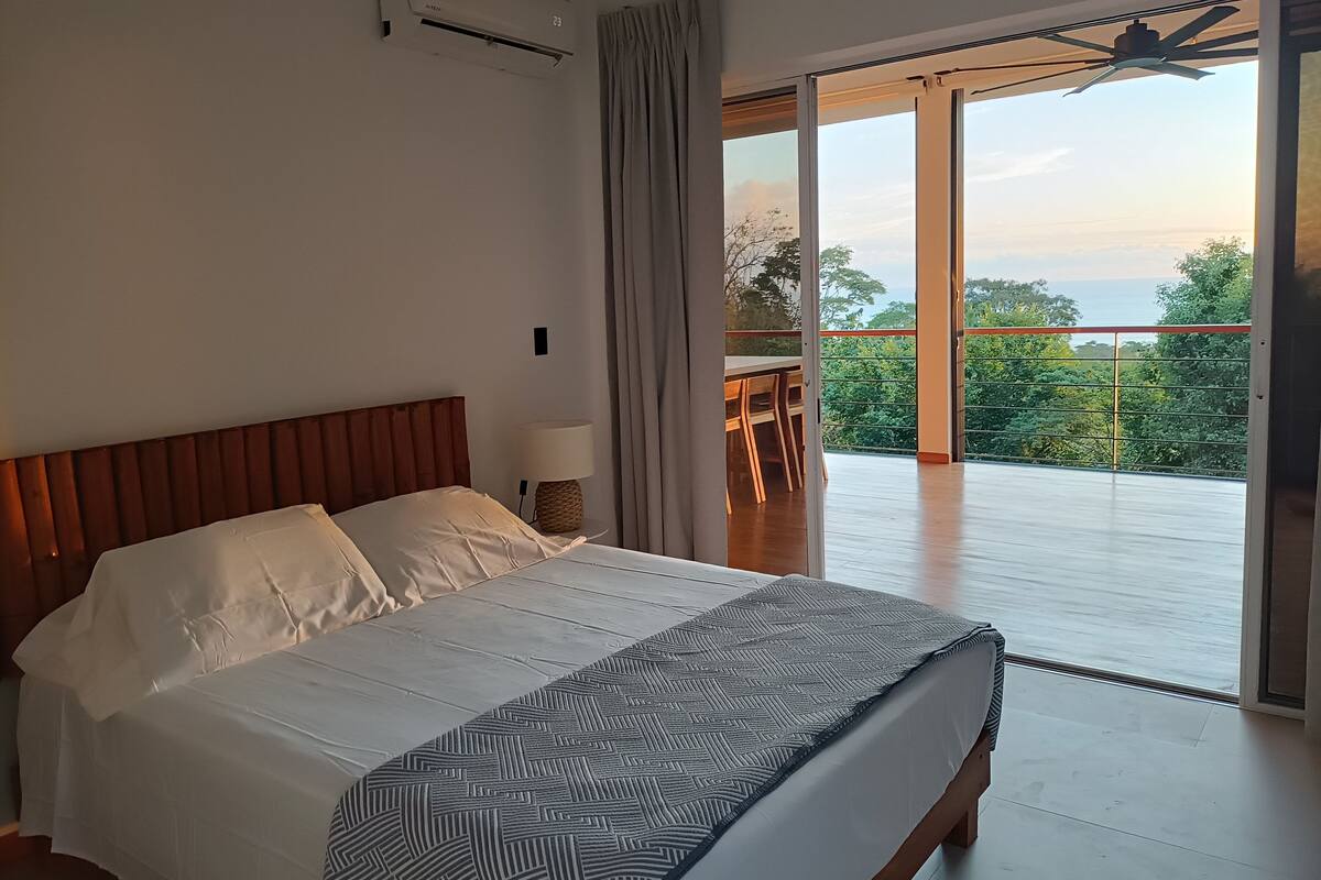 Pillowtop-Betten, Zimmersafe, Schreibtisch, Verdunkelungsvorhänge