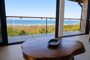 Luxe appartement, uitzicht op oceaan | Woonruimte