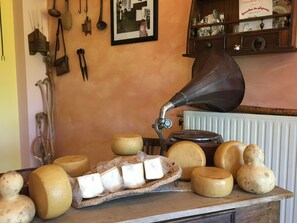 Breakfast, dinner served; local cuisine, garden views 