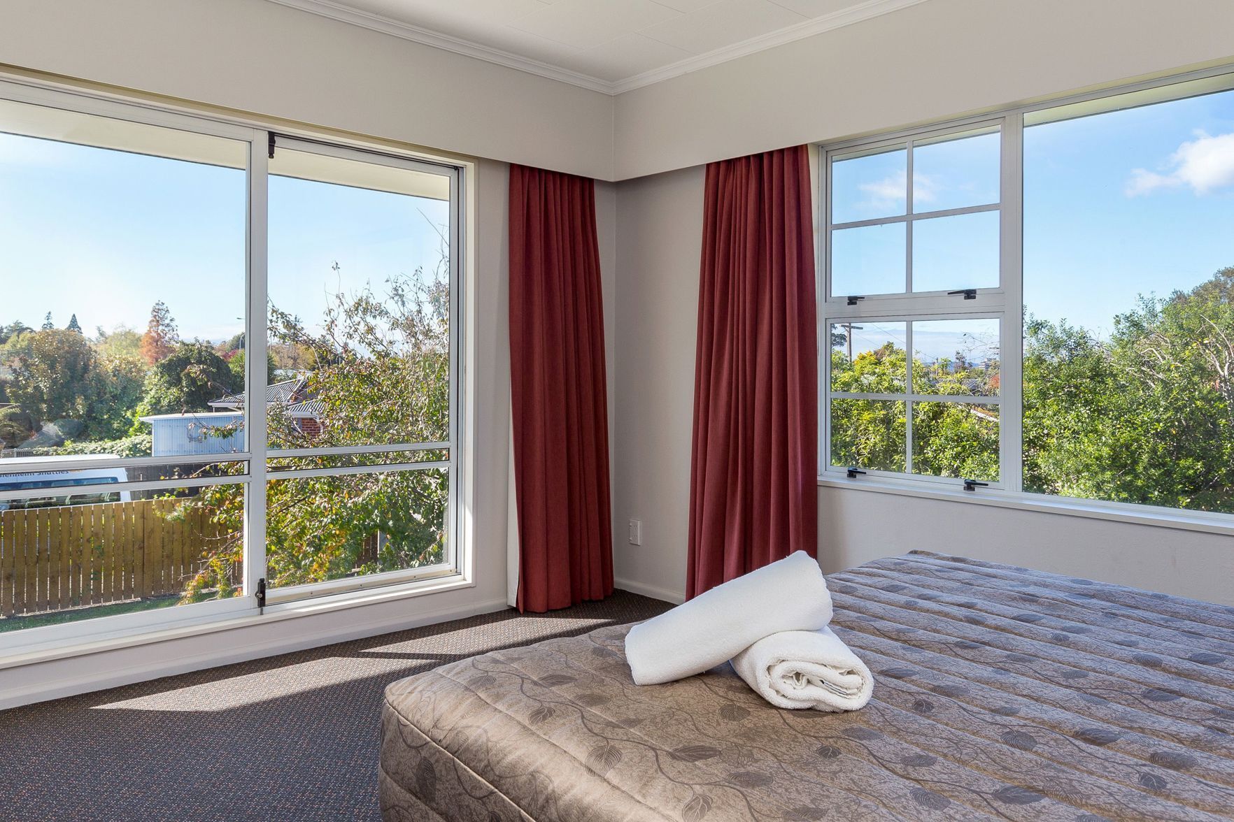 مكواة/لوح كي وواي فاي مجانًا وملاءات أسرّة