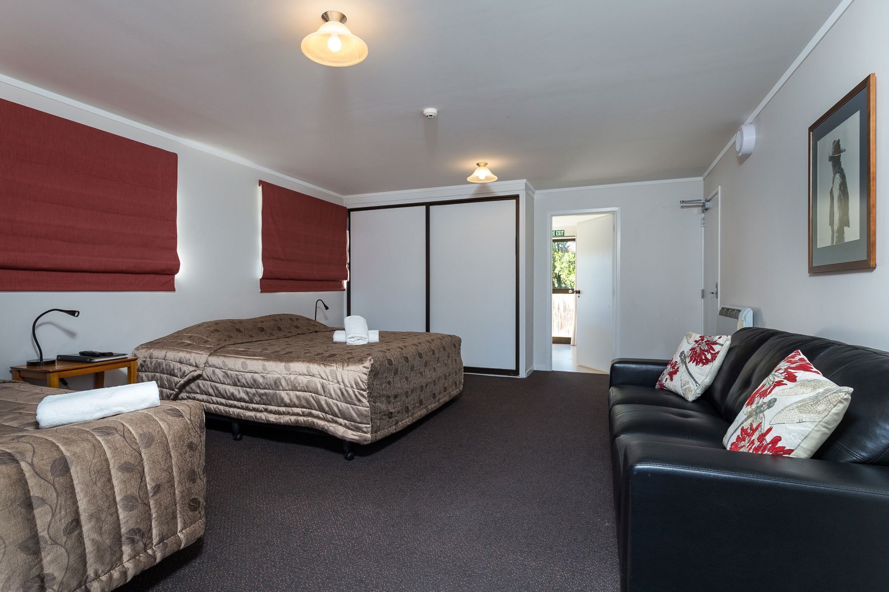 مكواة/لوح كي وواي فاي مجانًا وملاءات أسرّة