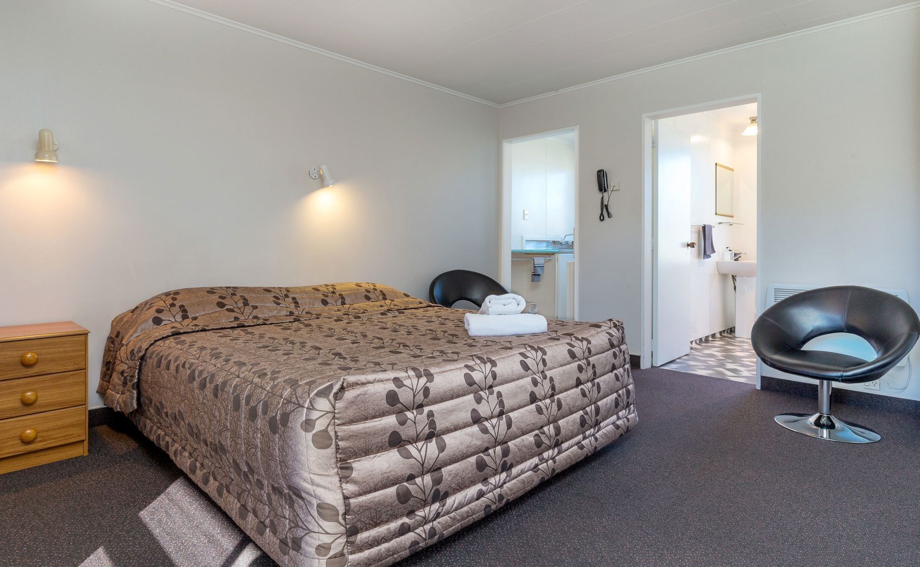 مكواة/لوح كي وواي فاي مجانًا وملاءات أسرّة