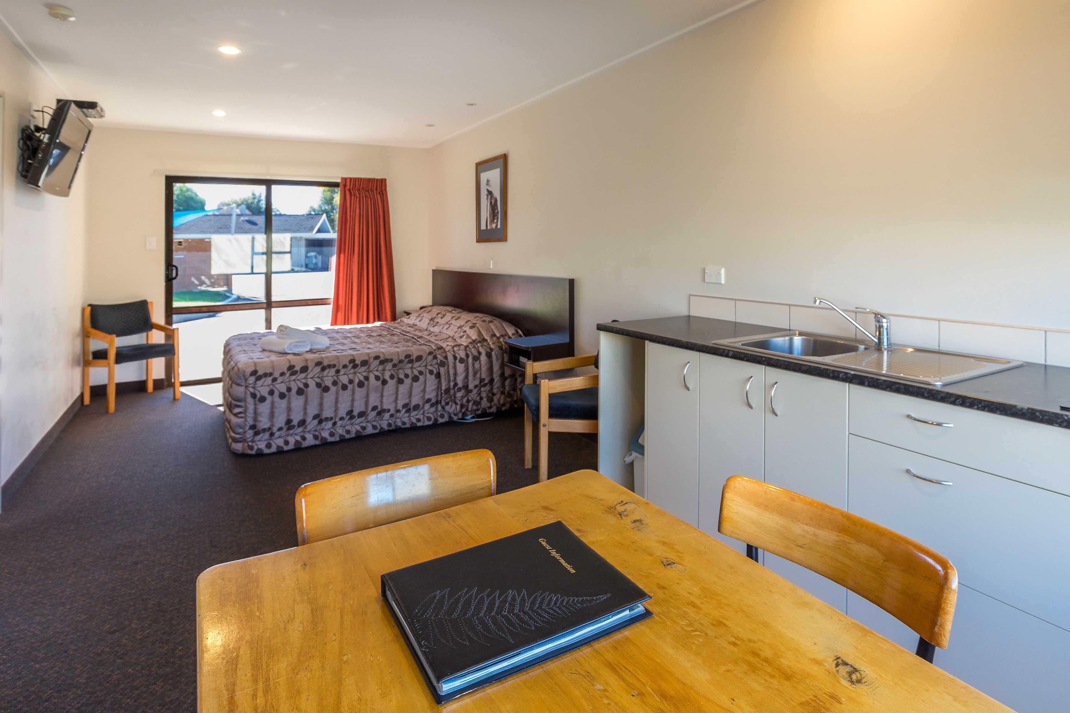 مكواة/لوح كي وواي فاي مجانًا وملاءات أسرّة