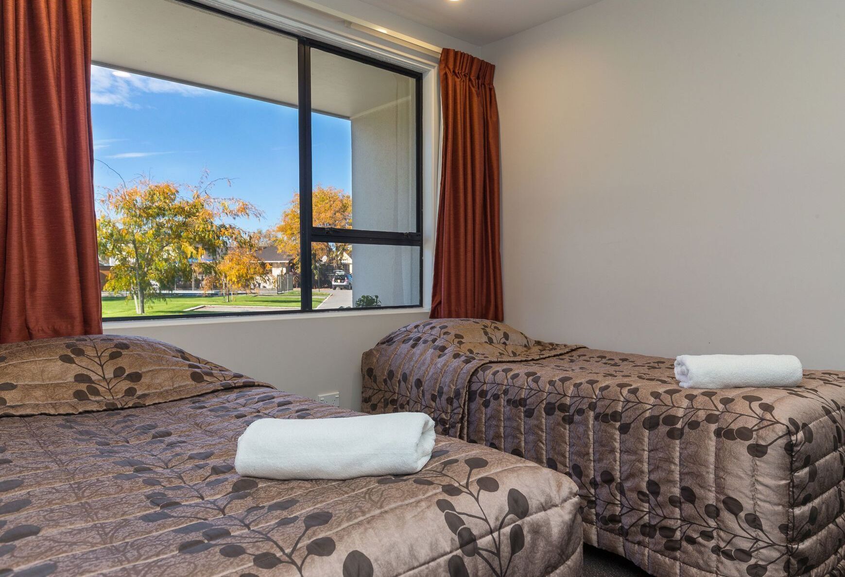 مكواة/لوح كي وواي فاي مجانًا وملاءات أسرّة