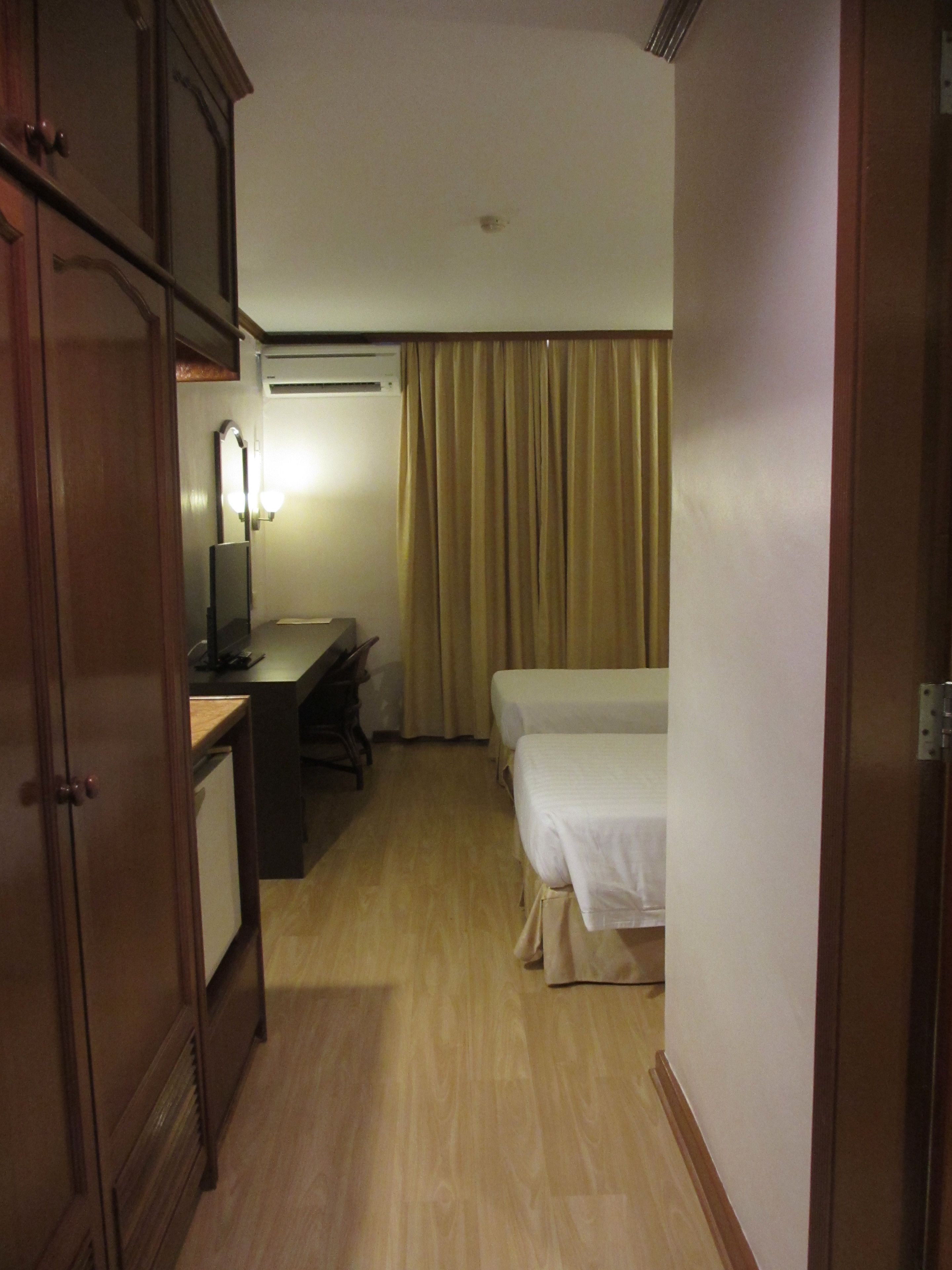 in-room safe, desk, free wifi