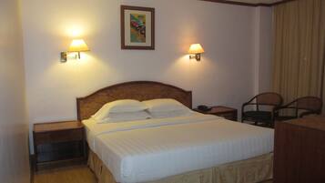 Deluxe Room | Peti besi dalam bilik, meja, Wi-fi percuma