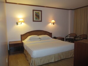 Deluxe Room, 1 King Bed | In-room safe, desk, free WiFi - Sanbay Hotel (Sandakan)
