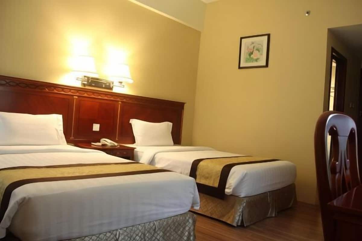 1 bedroom, in-room safe, desk, iron/ironing board