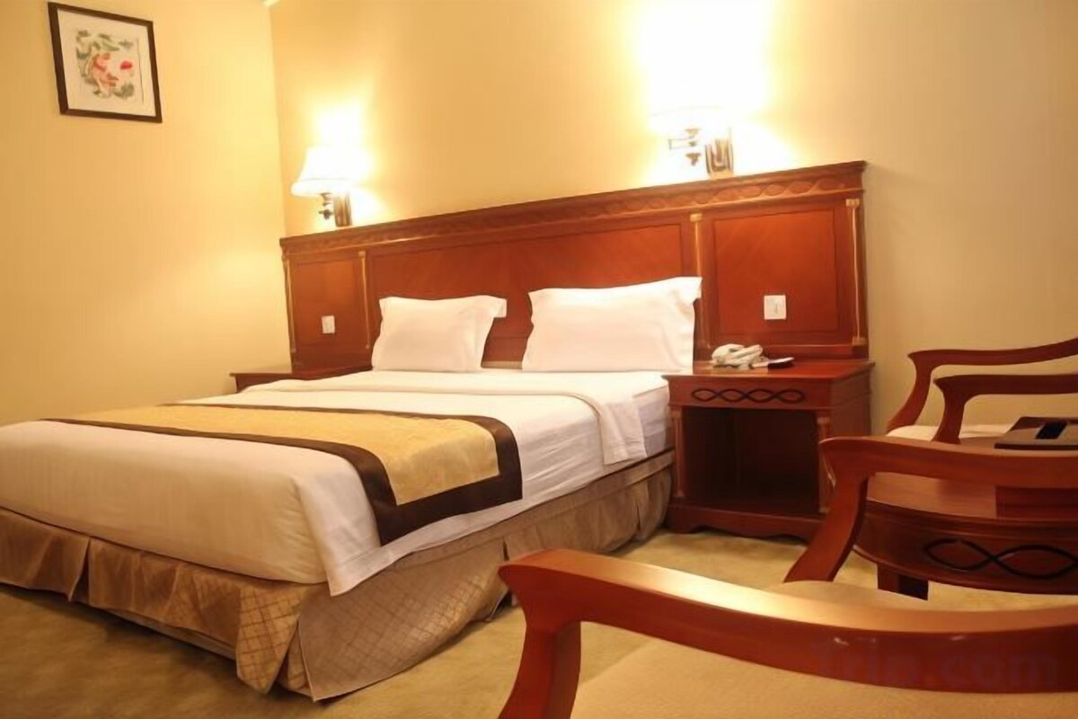 In-room safe, desk, iron/ironing board (on request), WiFi (free)