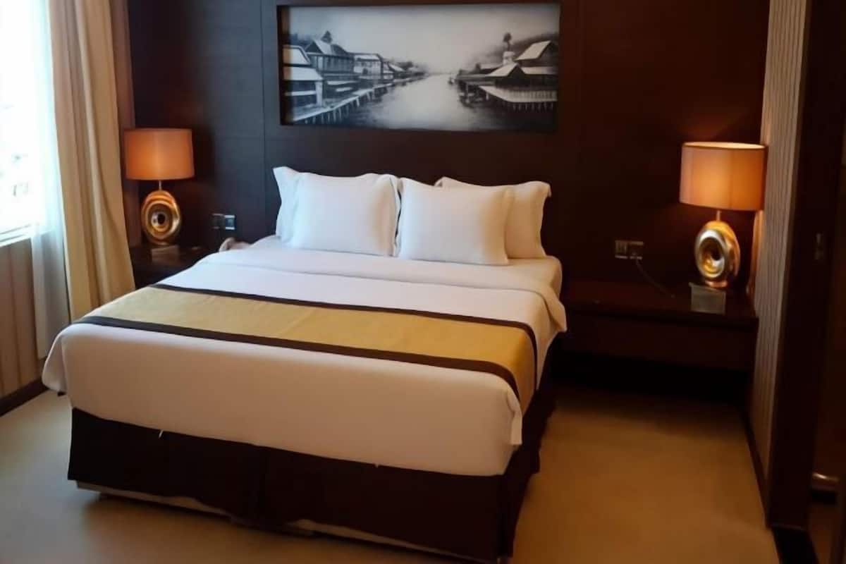 1 bedroom, in-room safe, desk, iron/ironing board