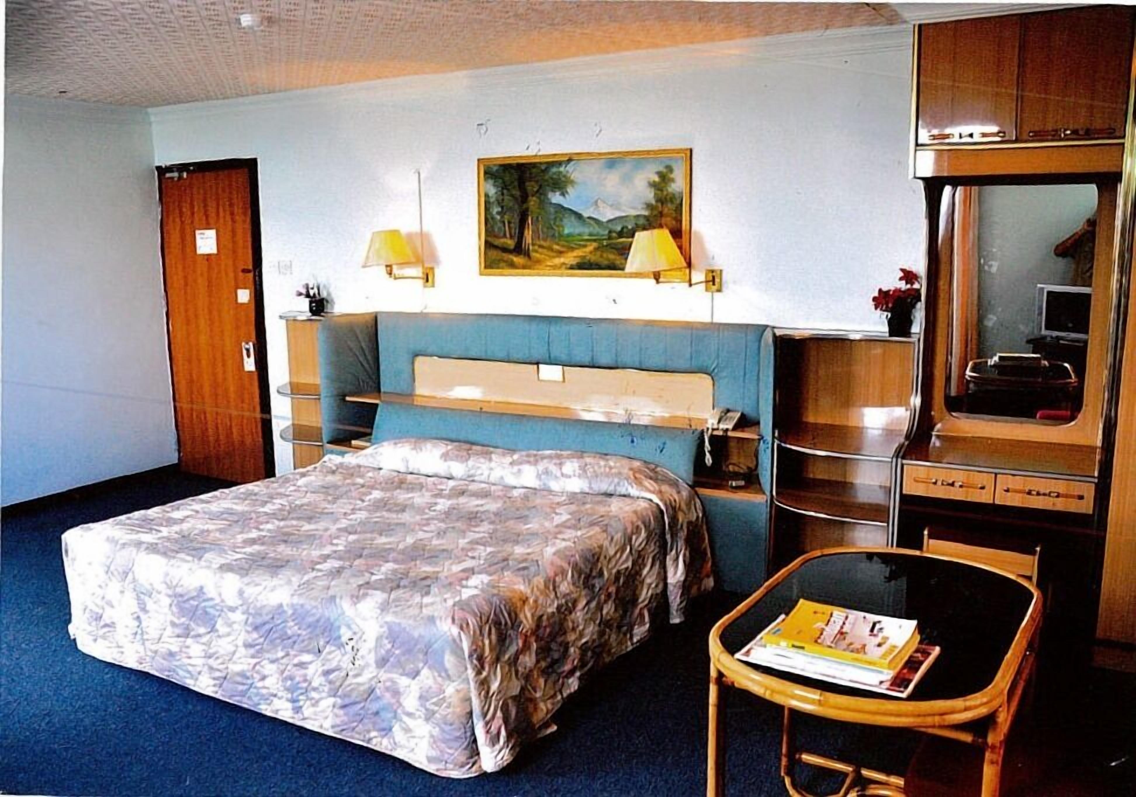 super deluxe | iron/ironing board, free wifi