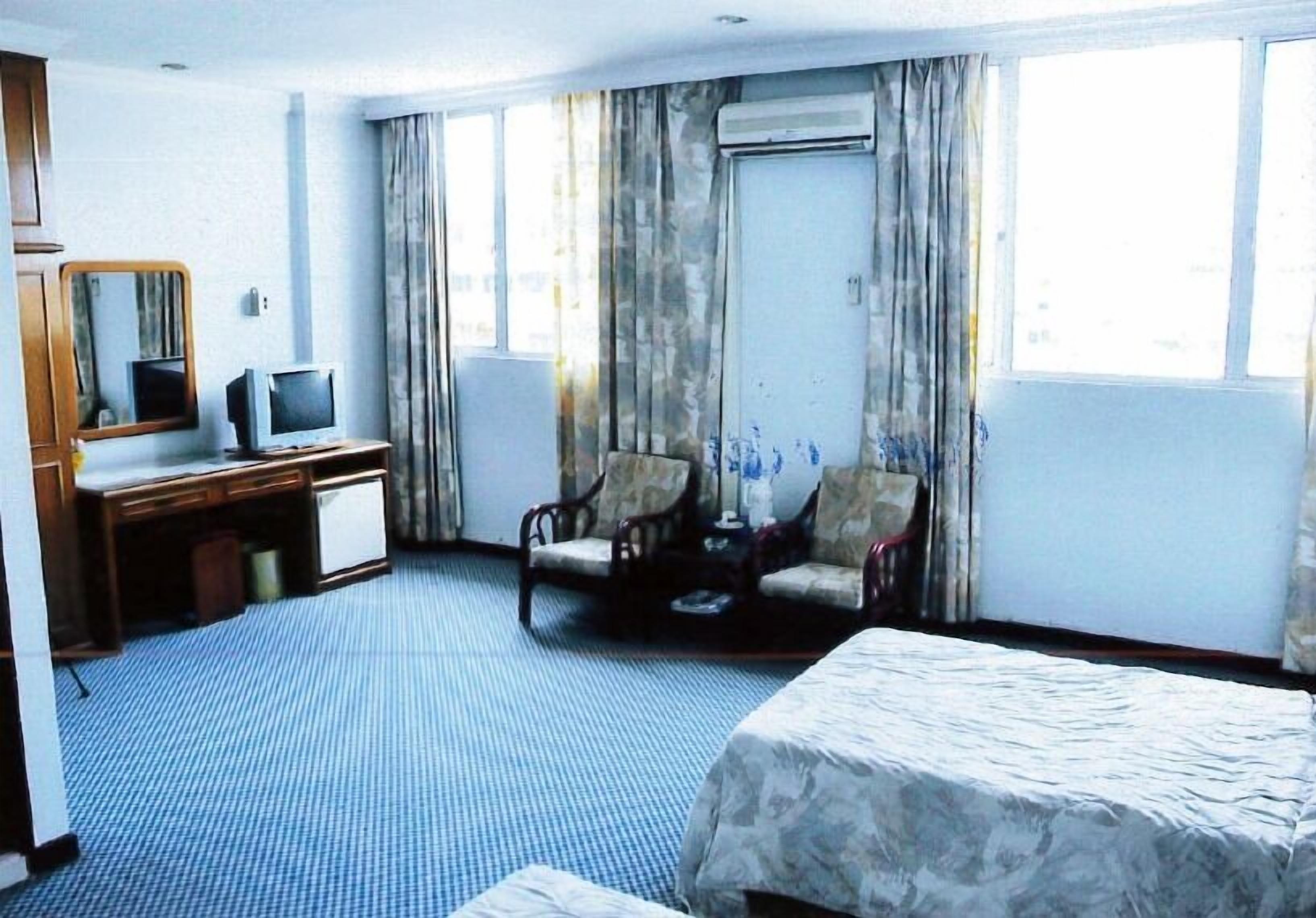 deluxe room | iron/ironing board, free wifi