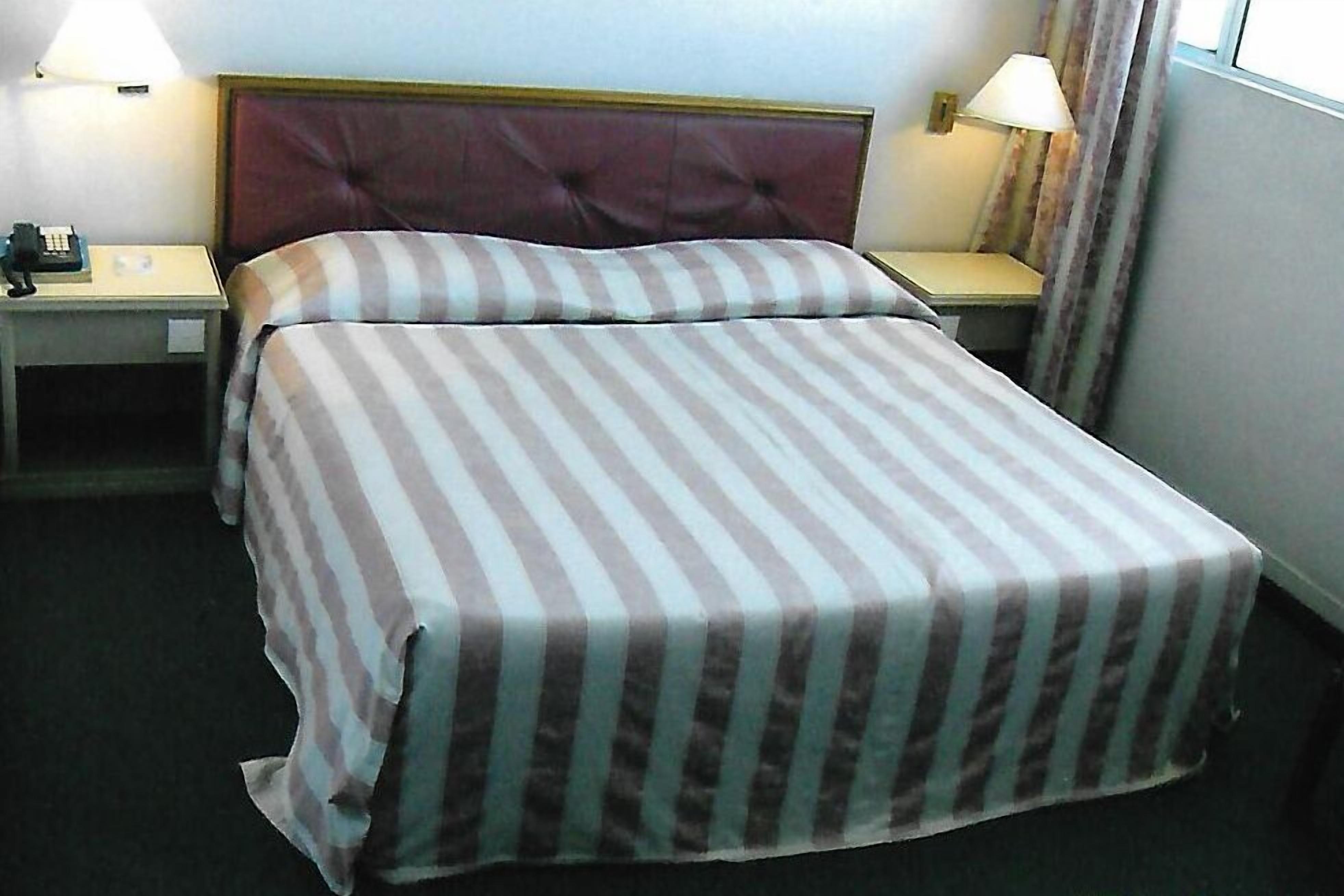 deluxe room | iron/ironing board, free wifi
