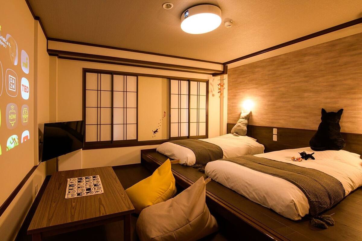 Desk, WiFi (free), bed sheets