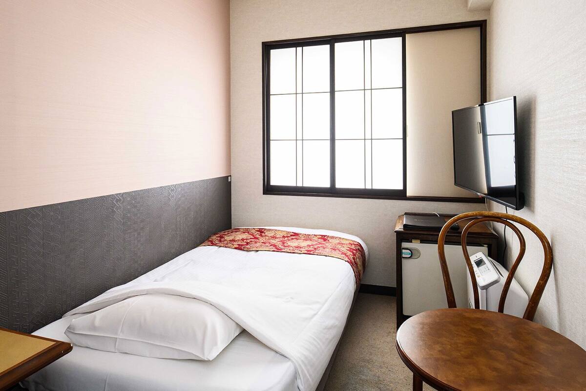 Desk, WiFi (free), bed sheets