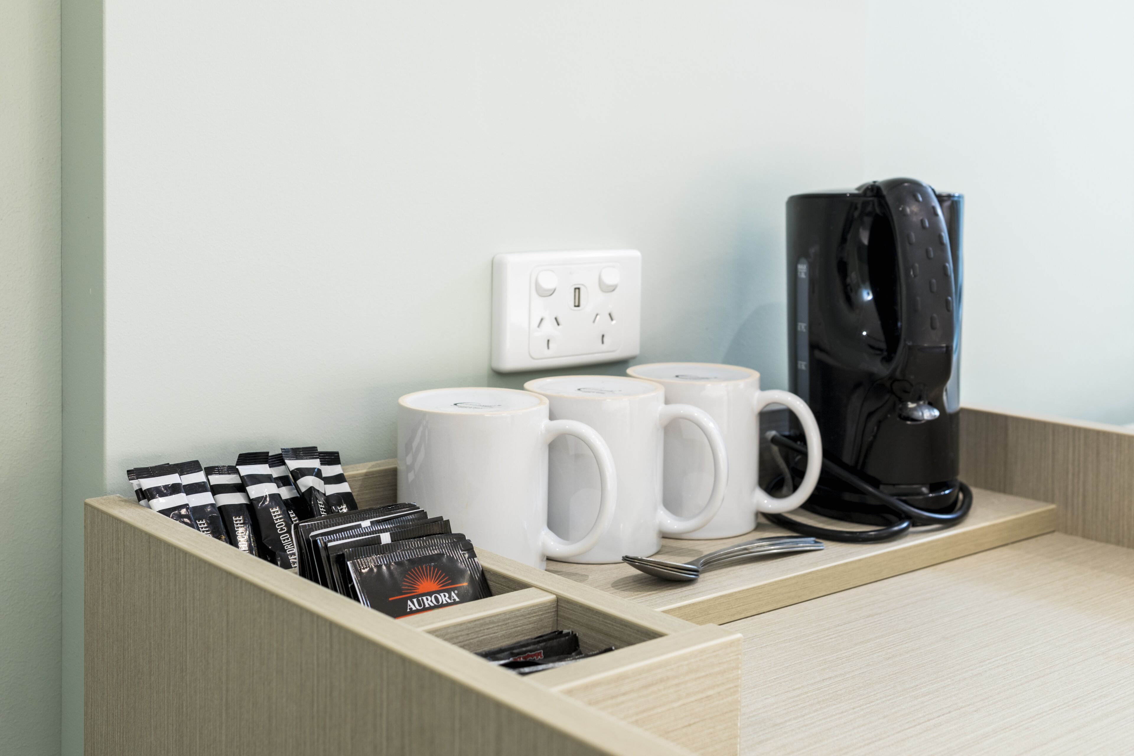 studio queen & single | desk, iron/ironing board, free wifi, bed sheets