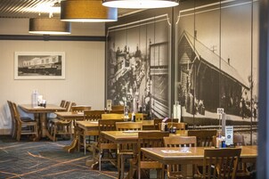 Lunch and dinner served