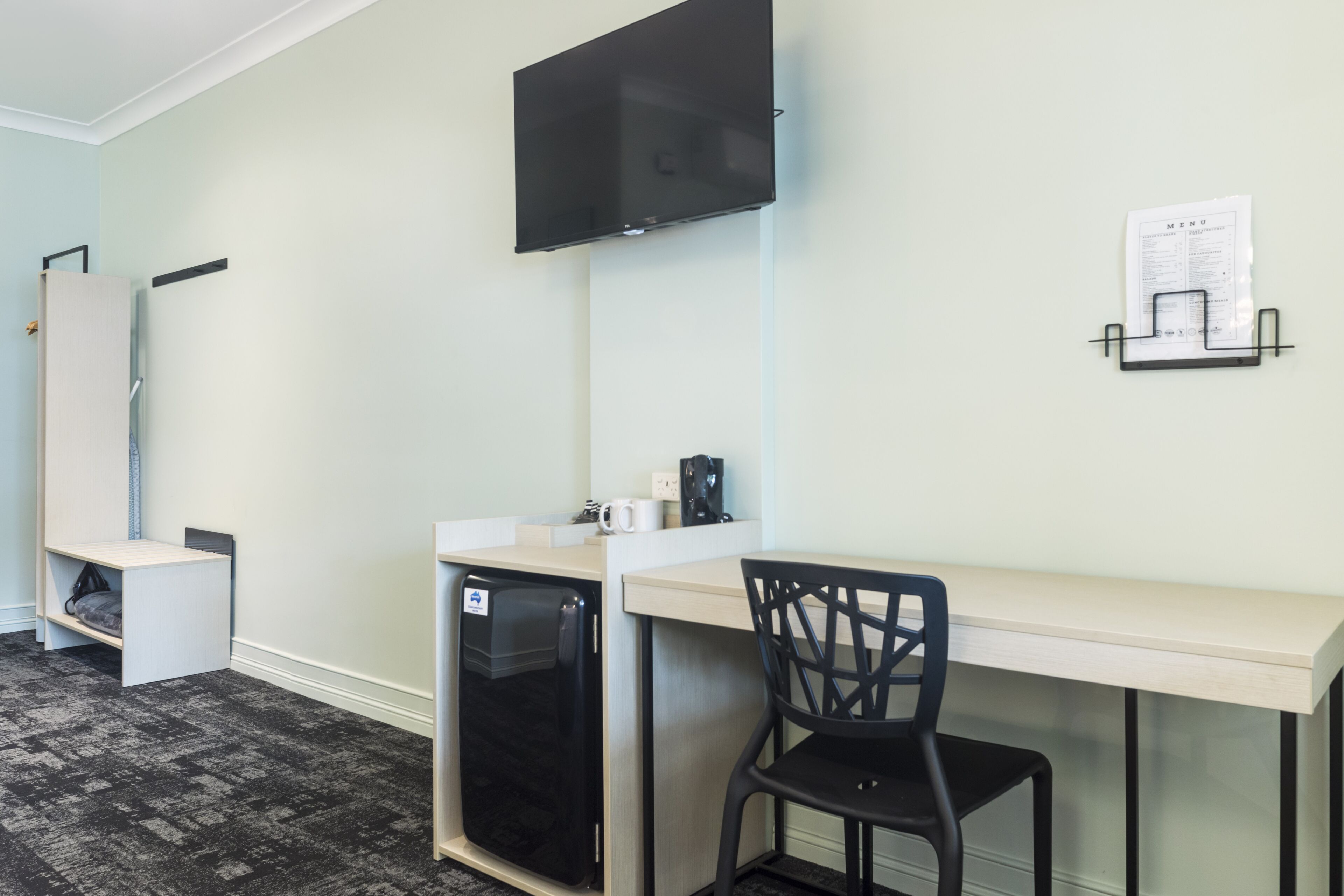 studio queen | desk, iron/ironing board, free wifi, bed sheets