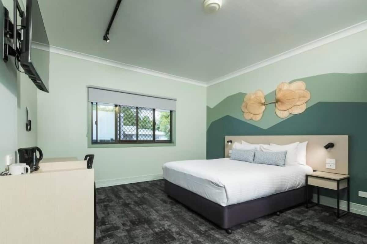 Desk, iron/ironing board, free WiFi, bed sheets