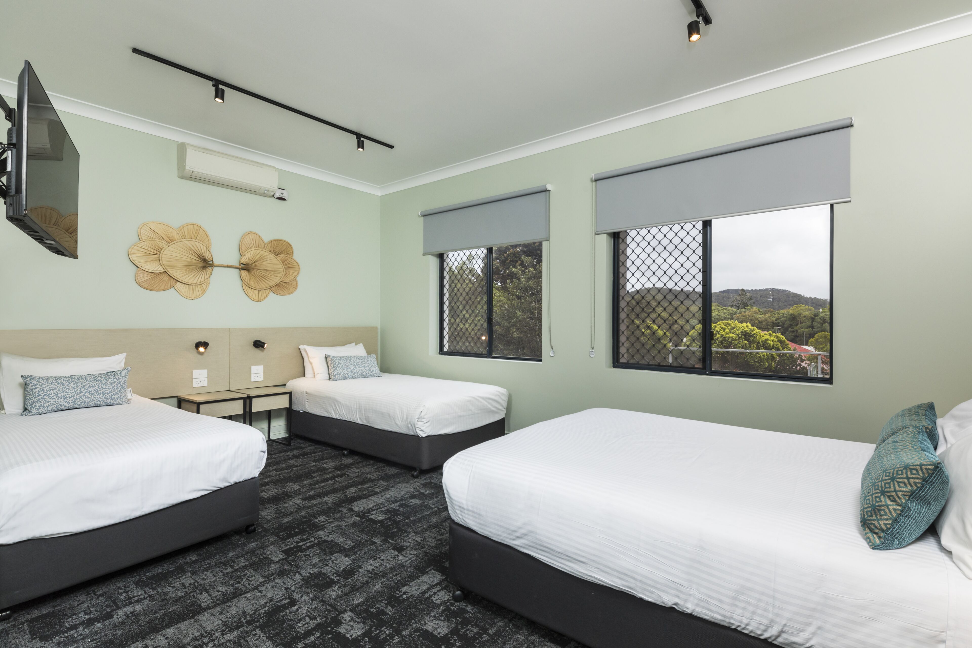 studio family  | desk, iron/ironing board, free wifi, bed sheets