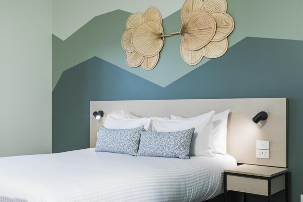 開放式客房, 1 張加大雙人床 | 書桌、熨斗/熨衣板、免費無線上網、床單