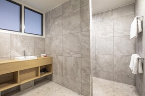 Bathroom - Nightcap at Dalrymple Hotel (Garbutt)