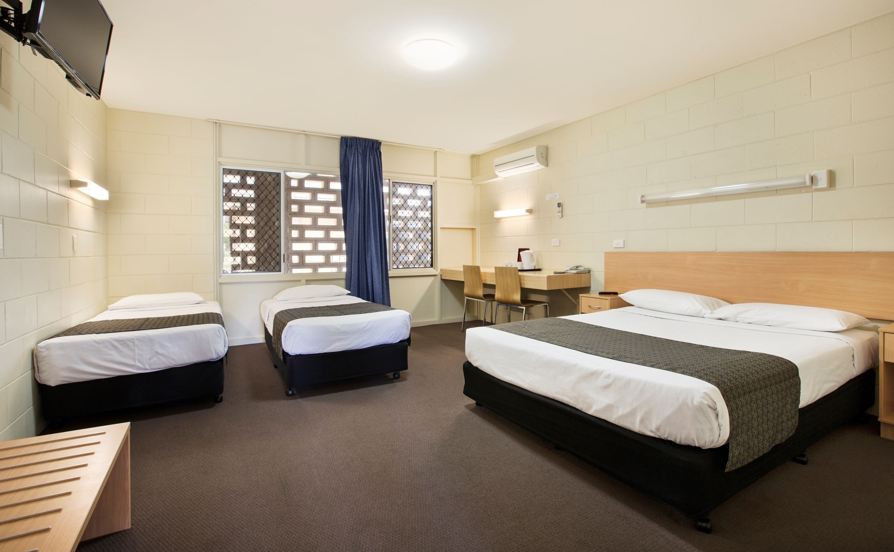 Iron/ironing board, free WiFi, bed sheets