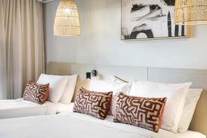 Family Studio - Nightcap at Dalrymple Hotel (Garbutt)