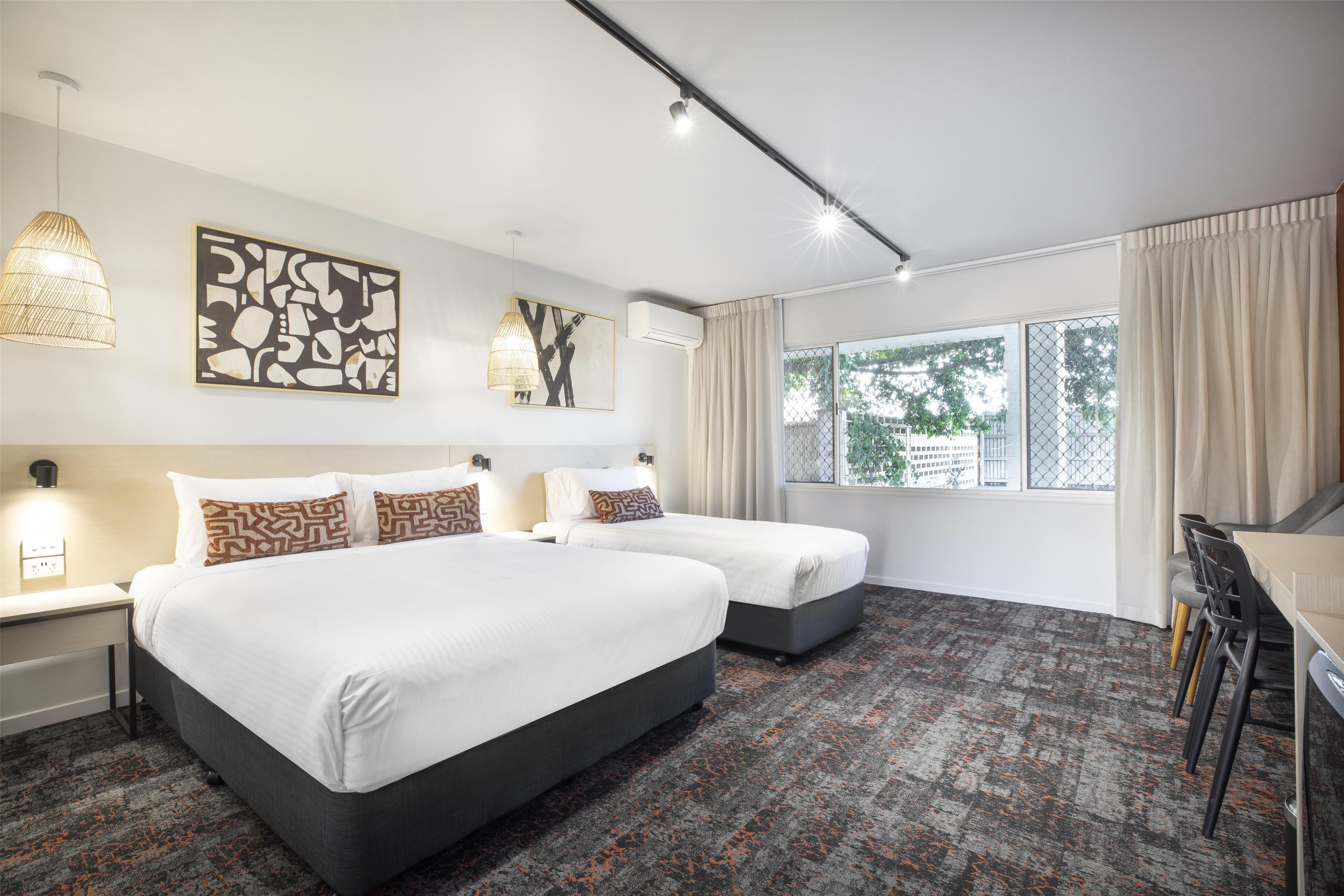 Studio Queen & Single