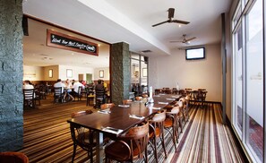Lunch and dinner served - Nightcap at Dalrymple Hotel (Garbutt)