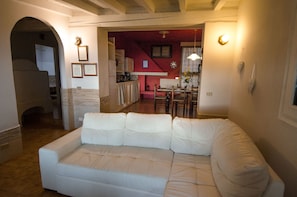 Apartment, 1 Bedroom | In-room safe, desk, free cribs/infant beds, rollaway beds - Villa Schindler (Manerba del Garda)